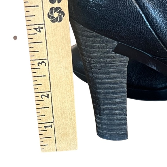 Tsubo Black Leather Ankle Zip Strap Heels - Women's Size 8 - Picture 8 of 10